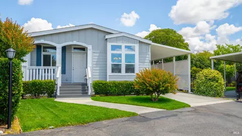 88 Oakwood Dr #88, Petaluma, CA 94954