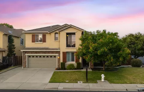 219 Snowy Owl Dr, Vacaville, CA 95687