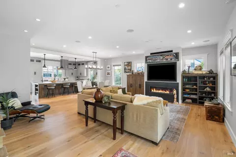 Living - 470 Harrington Dr, Sonoma, CA 95476 photo 2 of 4