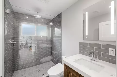 Bath - 470 Harrington Dr, Sonoma, CA 95476 photo 5 of 5