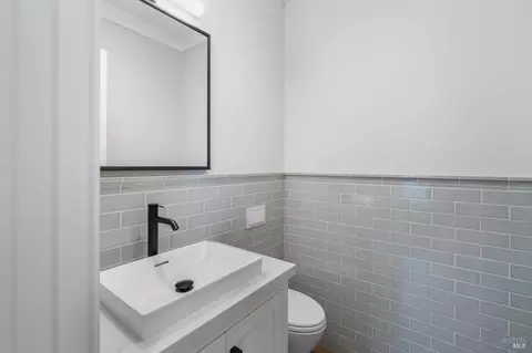 Bath - 470 Harrington Dr, Sonoma, CA 95476 photo 4 of 5