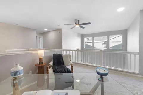 Entry Way - 279 Clearpointe Dr, Vallejo, CA 94591 photo 1 of 2