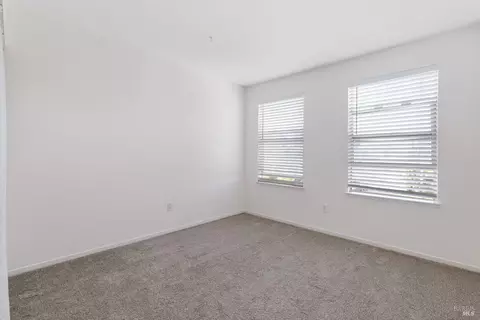 Bedroom - 279 Clearpointe Dr, Vallejo, CA 94591 photo 6 of 7
