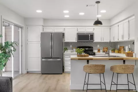 Kitchen - 279 Clearpointe Dr, Vallejo, CA 94591 photo 1 of 3
