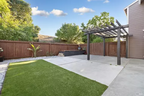 Exterior - 279 Clearpointe Dr, Vallejo, CA 94591 photo 3 of 3