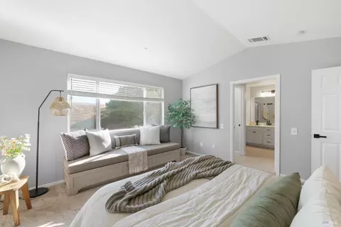 Bedroom - 279 Clearpointe Dr, Vallejo, CA 94591 photo 3 of 6