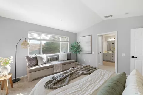 Bedroom - 279 Clearpointe Dr, Vallejo, CA 94591 photo 3 of 7