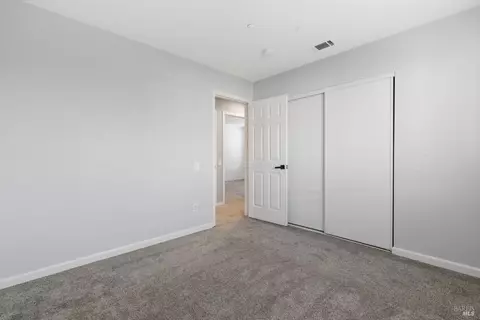 Bedroom - 279 Clearpointe Dr, Vallejo, CA 94591 photo 5 of 7
