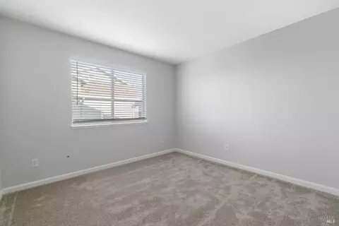 Bedroom - 279 Clearpointe Dr, Vallejo, CA 94591 photo 4 of 6