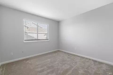 Bedroom - 279 Clearpointe Dr, Vallejo, CA 94591 photo 4 of 7