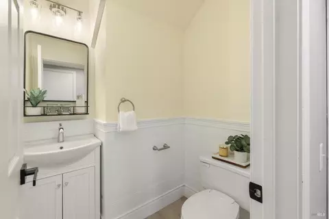 Bath - 279 Clearpointe Dr, Vallejo, CA 94591 photo 1 of 3