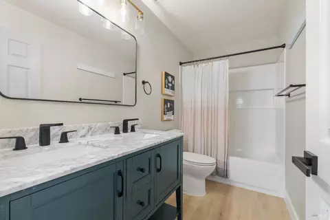 Bath - 279 Clearpointe Dr, Vallejo, CA 94591 photo 3 of 3