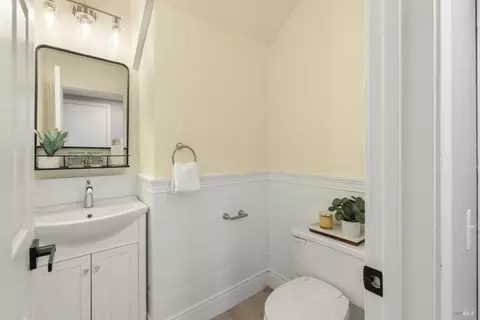 Bath - 279 Clearpointe Dr, Vallejo, CA 94591 photo 1 of 3