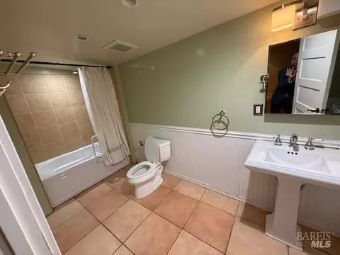 Bath - 512 Park Way, Mill Valley, CA 94941 photo 1 of 4