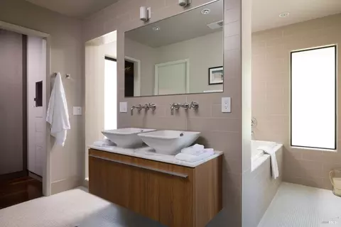 Bath - 5850 Sharp Rd, Calistoga, CA 94515 photo 2 of 4