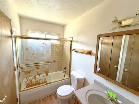 Bath - 148 Danvers Ct, Vacaville, CA 95687 photo 1 of 2