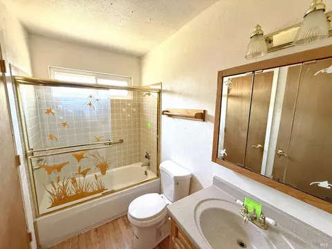 Bath - 148 Danvers Ct, Vacaville, CA 95687 photo 2 of 2