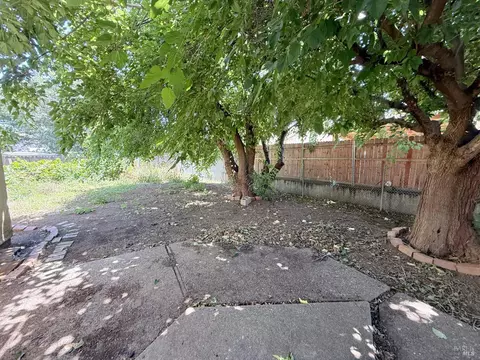 Exterior - 148 Danvers Ct, Vacaville, CA 95687 photo 3 of 5