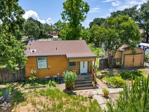 3966 Golden Gate Ave, Santa Rosa, CA 95407