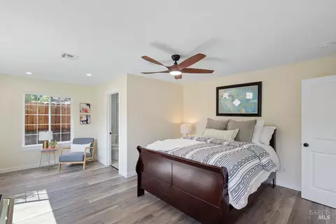 Bedroom - 420 Gillcrest Ave, Vallejo, CA 94591 photo 4 of 5