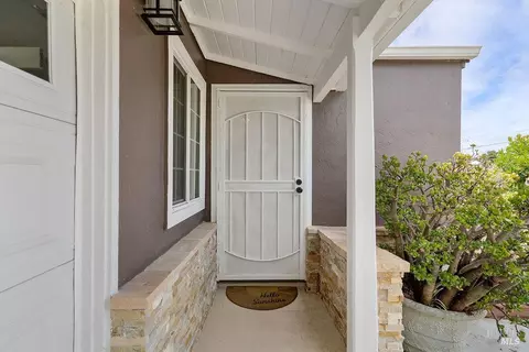 Entry Way - 420 Gillcrest Ave, Vallejo, CA 94591 photo 1 of 3