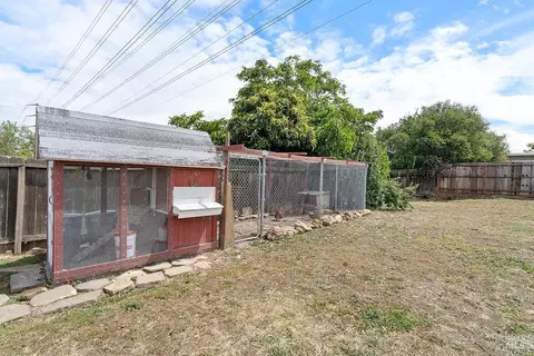 Exterior - 420 Gillcrest Ave, Vallejo, CA 94591 photo 6 of 7