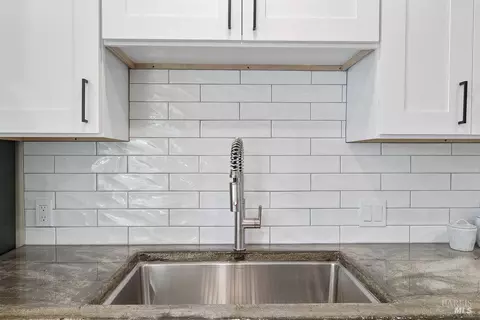 Kitchen - 420 Gillcrest Ave, Vallejo, CA 94591 photo 6 of 7