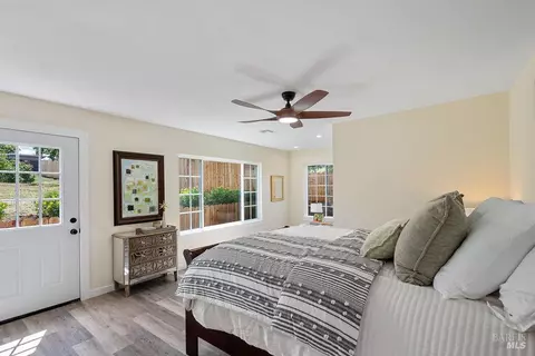 Bedroom - 420 Gillcrest Ave, Vallejo, CA 94591 photo 3 of 5