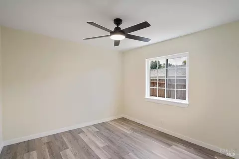 Bedroom - 420 Gillcrest Ave, Vallejo, CA 94591 photo 2 of 5