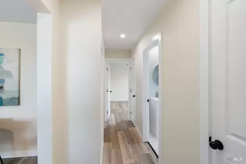 Entry Way - 420 Gillcrest Ave, Vallejo, CA 94591 photo 2 of 3