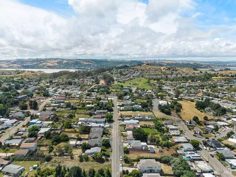 View/Area - 420 Gillcrest Ave, Vallejo, CA 94591 photo 4 of 5