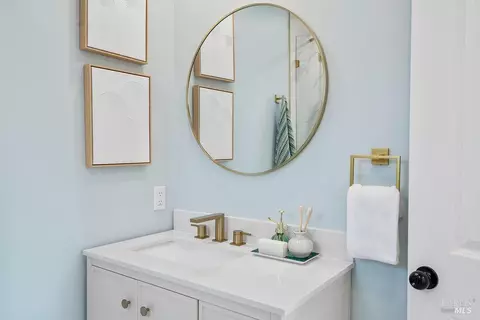 Bath - 420 Gillcrest Ave, Vallejo, CA 94591 photo 7 of 7