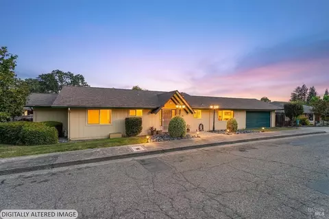 30 Highland Ct, Ukiah, CA 95482