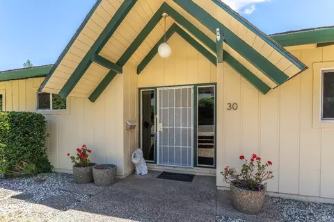 30 Highland Ct, Ukiah, CA 95482