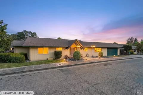 30 Highland Ct, Ukiah, CA 95482