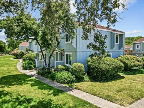 526 Loleta Ln, Novato, CA 94947