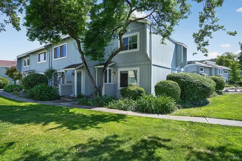 526 Loleta Ln, Novato, CA 94947
