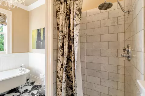 Bath - 622-620 E 2nd St, Benicia, CA 94510 photo 7 of 11
