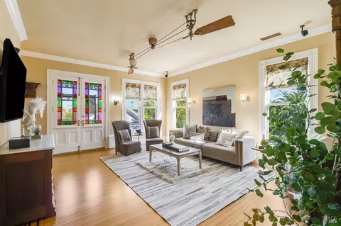 Living - 622-620 E 2nd St, Benicia, CA 94510 photo 1 of 3