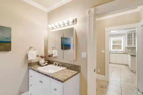 Bath - 622-620 E 2nd St, Benicia, CA 94510 photo 10 of 11