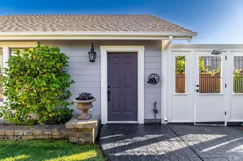 Exterior - 622-620 E 2nd St, Benicia, CA 94510 photo 8 of 23