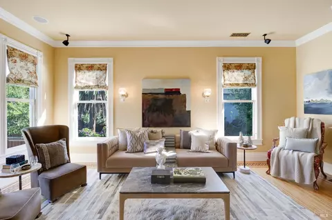 Living - 622-620 E 2nd St, Benicia, CA 94510 photo 2 of 3