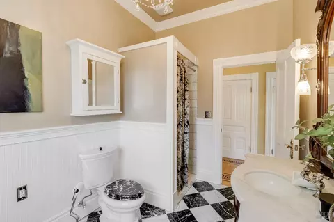 Bath - 622-620 E 2nd St, Benicia, CA 94510 photo 6 of 11