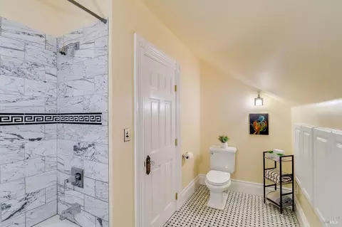 Bath - 622-620 E 2nd St, Benicia, CA 94510 photo 9 of 11