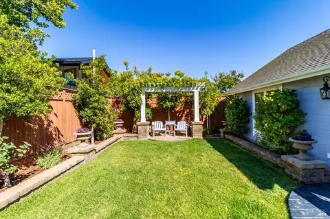 Exterior - 622-620 E 2nd St, Benicia, CA 94510 photo 9 of 23