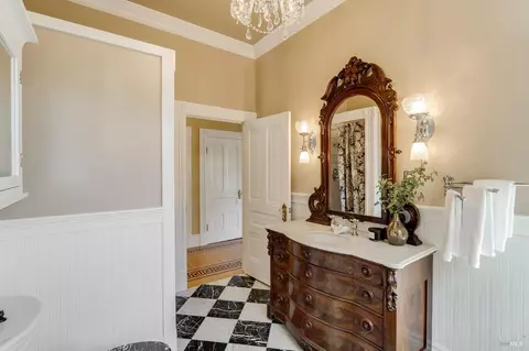 Bath - 622-620 E 2nd St, Benicia, CA 94510 photo 5 of 11