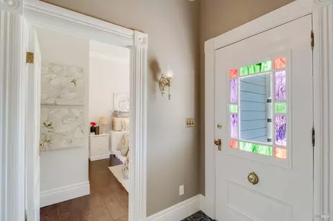 Entry Way - 622-620 E 2nd St, Benicia, CA 94510 photo 4 of 12