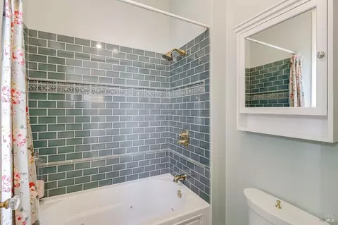 Bath - 622-620 E 2nd St, Benicia, CA 94510 photo 2 of 11