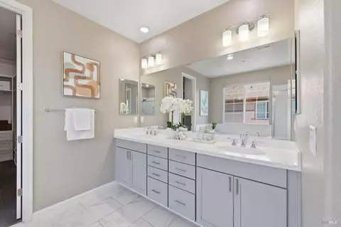 Bath - 33558 Maverick Loop, Fremont, CA 94555 photo 5 of 6