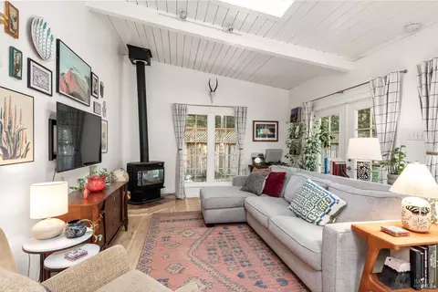 15521 Old Cazadero Rd, Guerneville, CA 95446